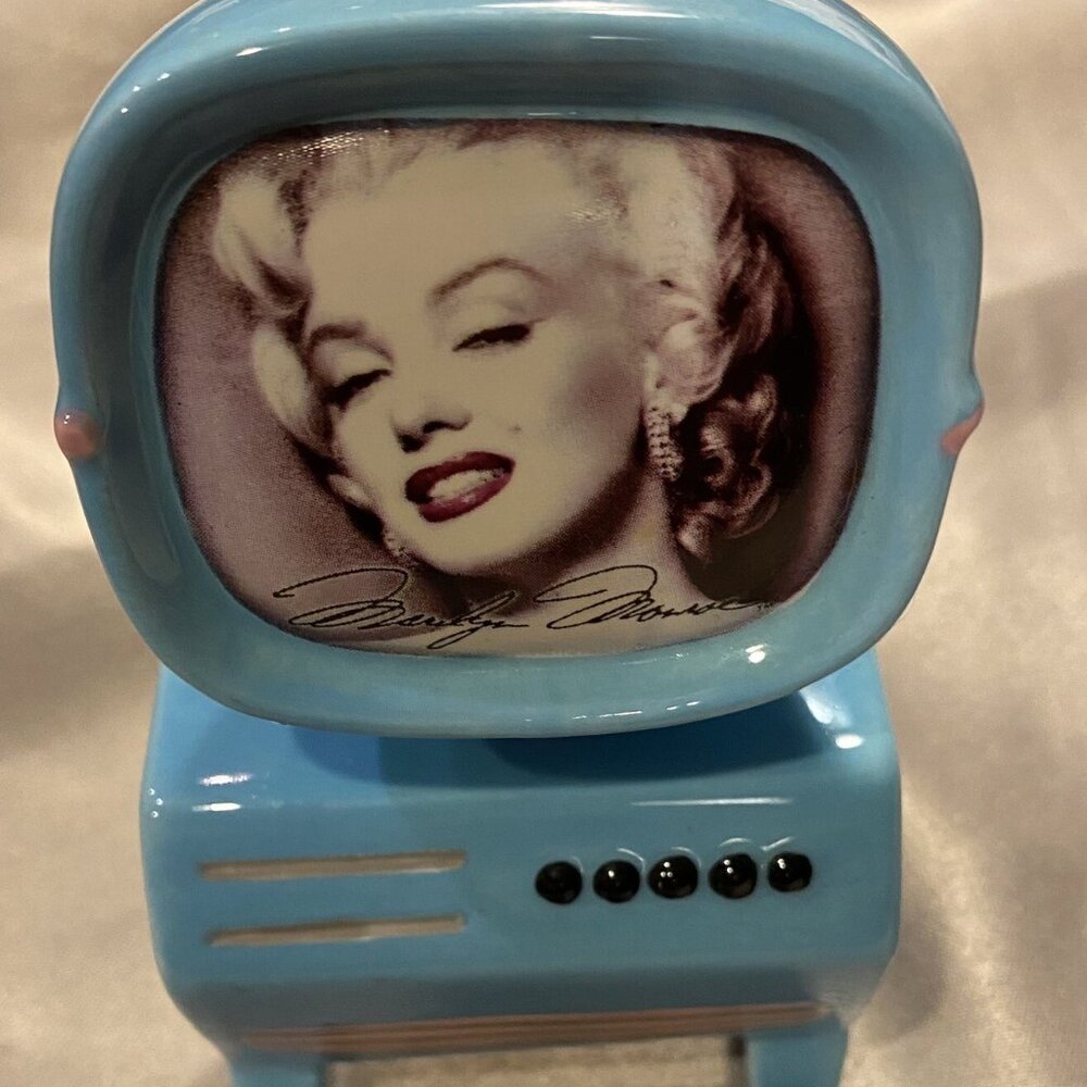 Marilyn Monroe Retro 2000 Ceramic TV Salt And Pepper Shakers Retired NEW